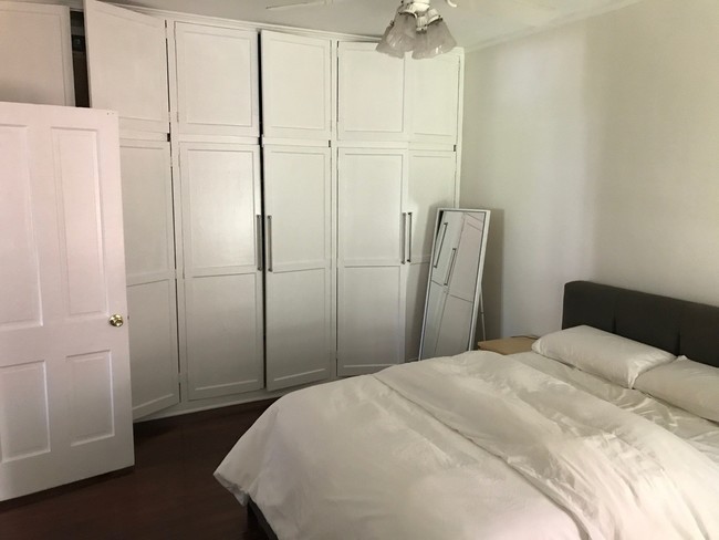 Foto del edificio - 963 N Doheny Dr