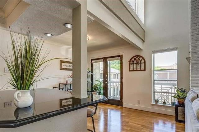 Foto del edificio - 5934 Sandhurst Ln
