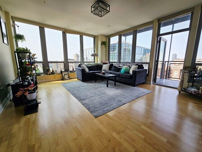 Foto del edificio - 565 W Quincy St