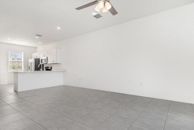 Building Photo - 2037 Viewfinder St