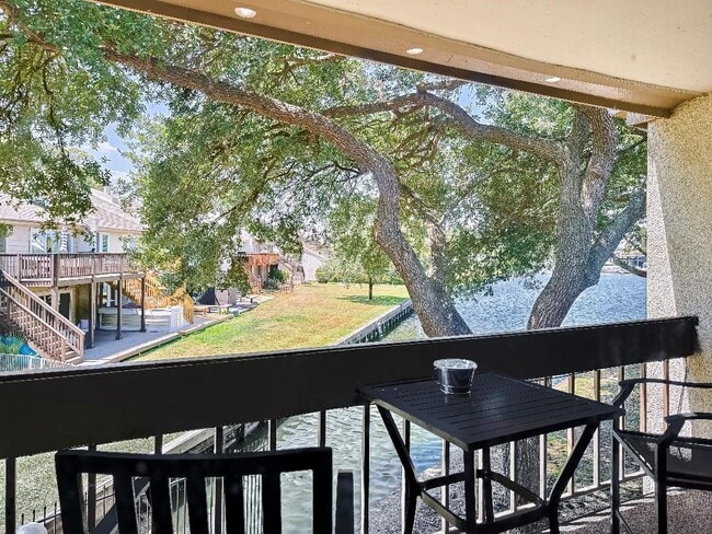 Building Photo - 12100 Melville Dr