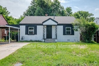 Building Photo - 2300 Miramar Blvd