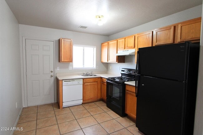 Building Photo - 9950 W Lynx Dr