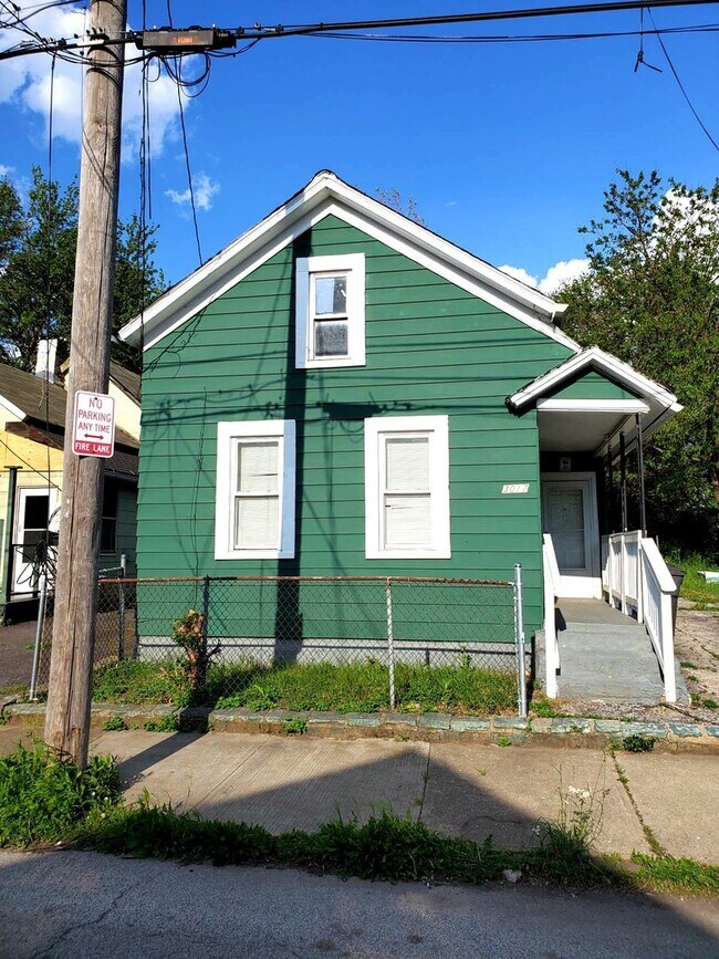 Foto del edificio - 3017 Nursery Ave