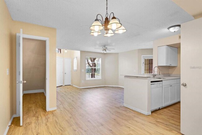 Building Photo - 413 Fountainhead Cir