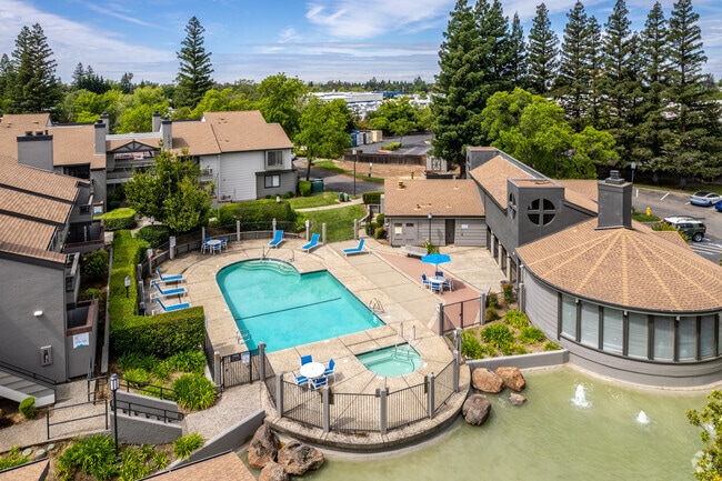 Building Photo - Somersett Hills