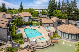 Building Photo - Somersett Hills