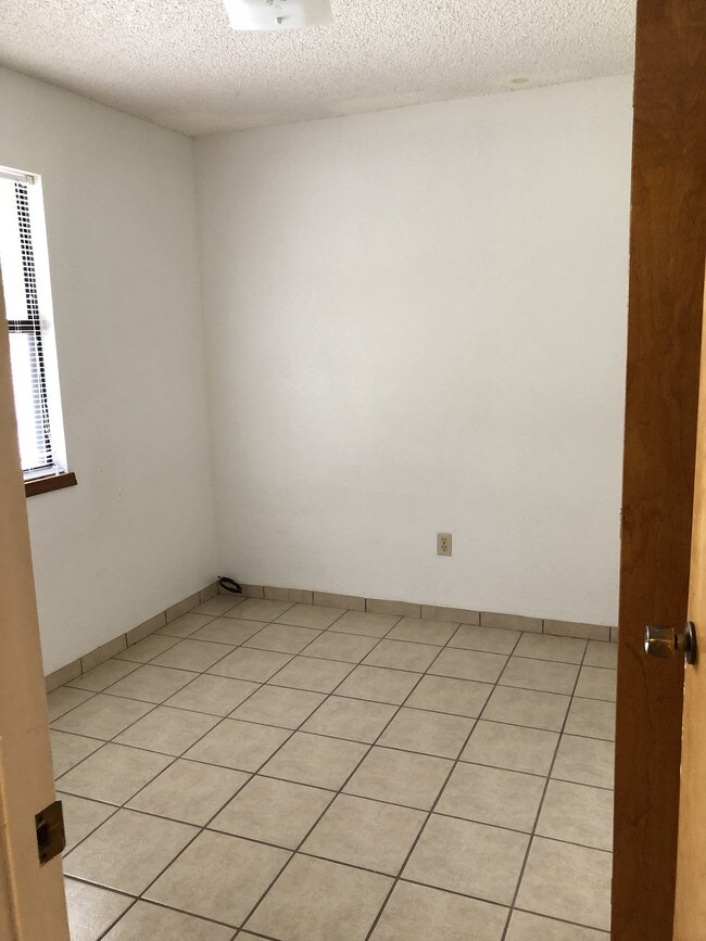 Building Photo - 2601 Pecan Drive, Unit A