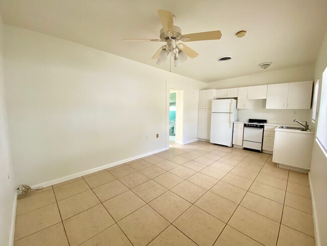 Building Photo - 2800 FL-17