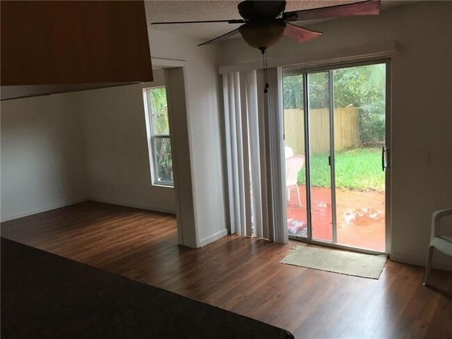 Building Photo - 264 Sunshine Dr