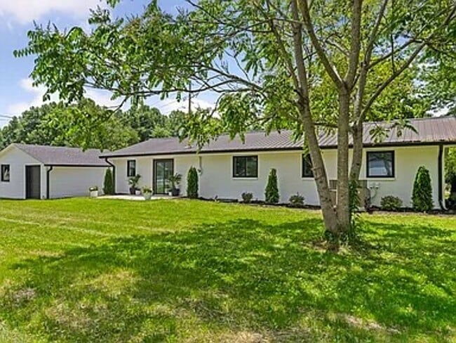 Building Photo - 202 E McCormick Rd