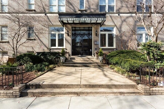 Photo - 1916 17th St NW House