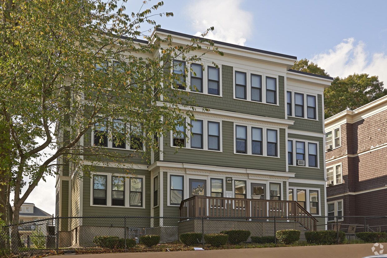 Primary Photo - 31 Fessenden St