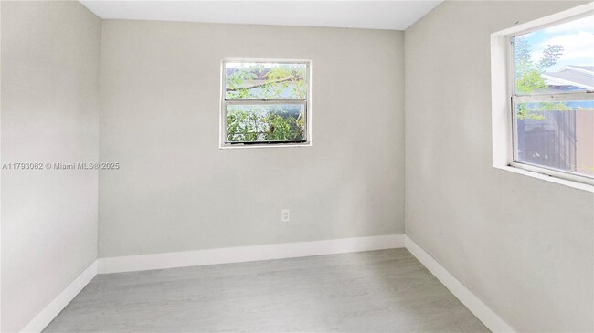 Foto del edificio - 1557 NW 66th St