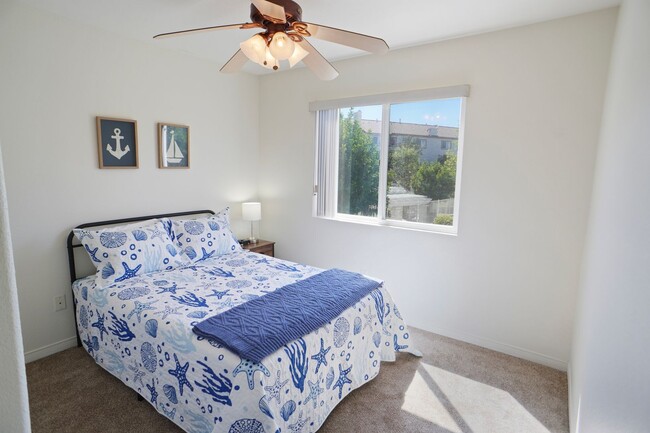 Foto del edificio - FULLY FURNISHED Stevenson Ranch Townhome