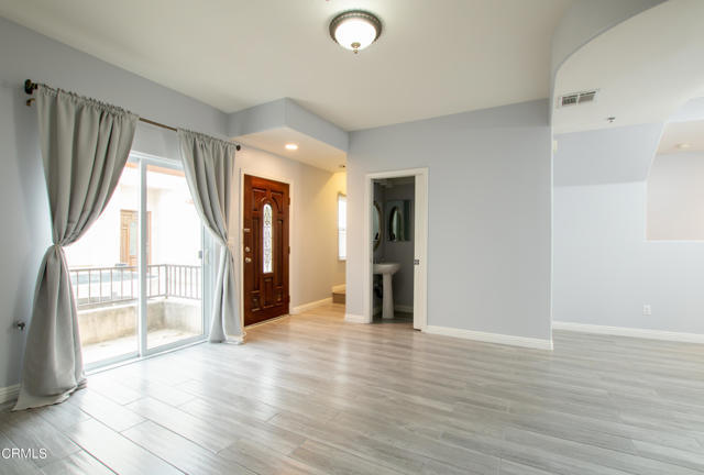 Foto del edificio - 2439 Oswego St