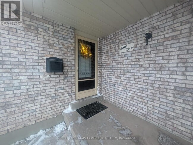 Building Photo - 63 Robert St