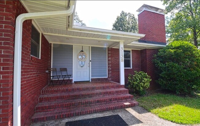 Foto del edificio - 3138 Pine Belt Rd