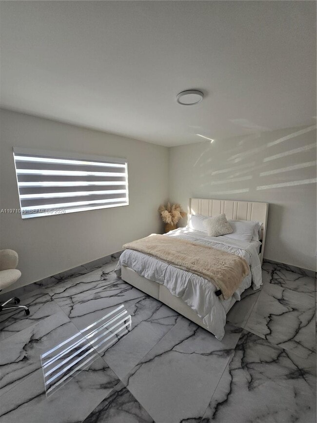 Foto del edificio - 869 W 37th St