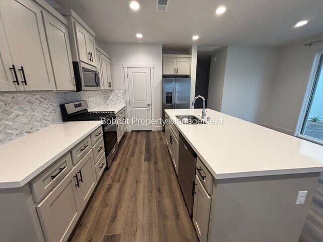 Building Photo - 1112 Little Ln