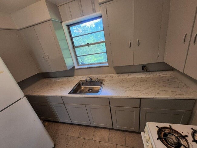 Foto del edificio - Completely refinished and updated!!