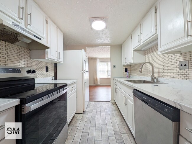 Building Photo - 14505 Farmcrest Pl