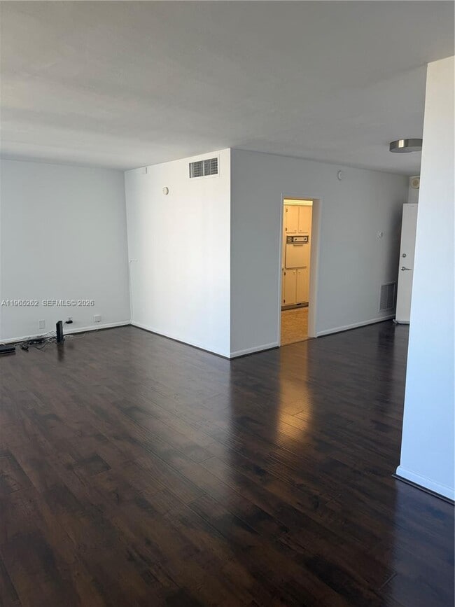 Building Photo - 1000 West Ave