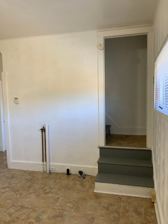 11921194 Main St Unit 1194 Main, Johnstown, PA 15909 Room for Rent