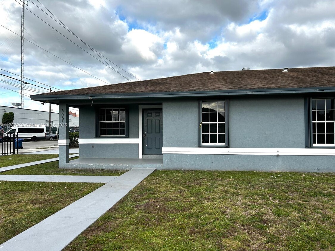 Foto principal - 6093 NW 29th Ave