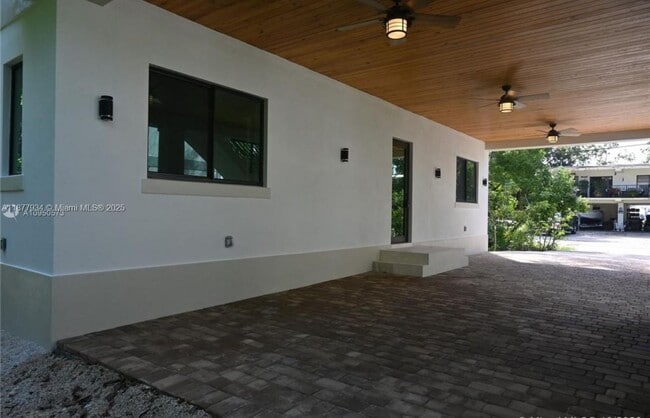 Foto del edificio - 14 Coral Dr