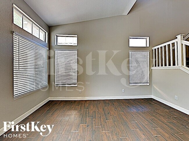 Foto del edificio - 4714 English Lavender Ave