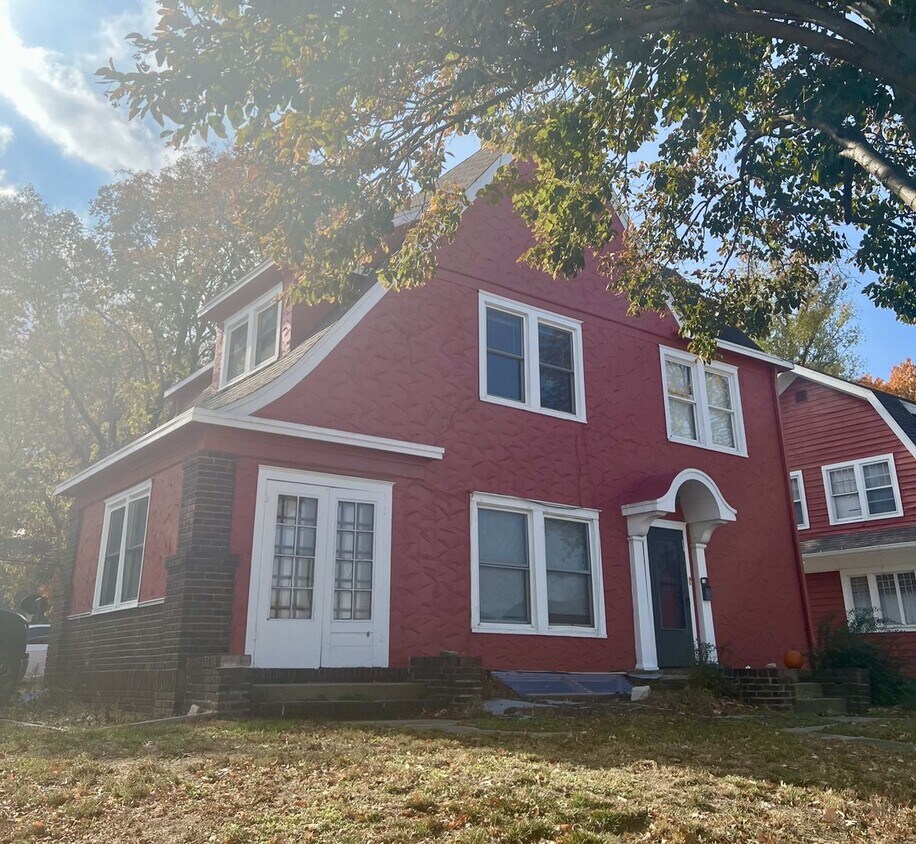 1821 Anderson Ave Unit Whole House, Manhattan, KS 66502 Room for Rent