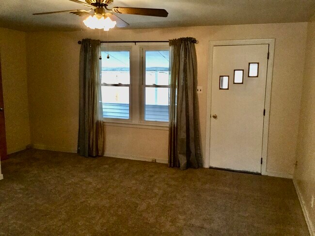 Living Room - 813 5th St