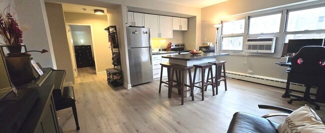 Foto del edificio - 4970 N Marine Dr