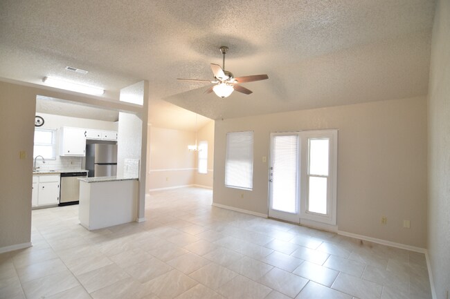 Building Photo - 305 Halter Dr