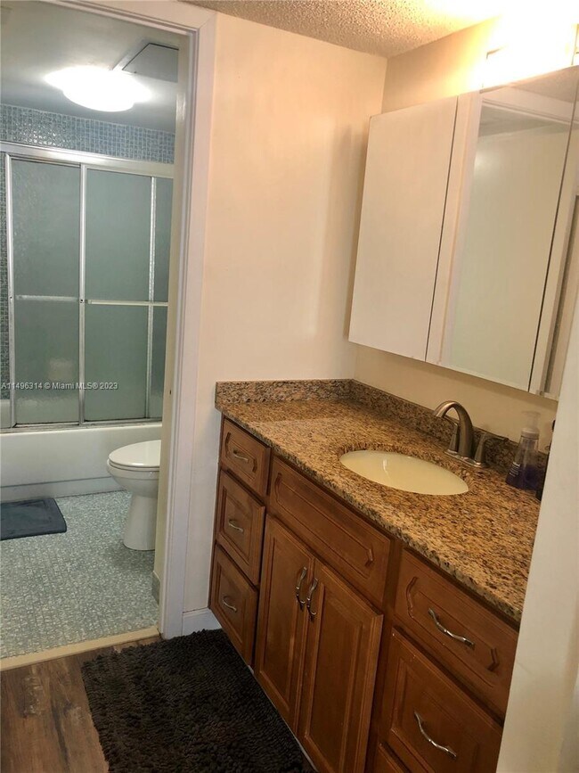 Foto del edificio - 18071 Biscayne Blvd