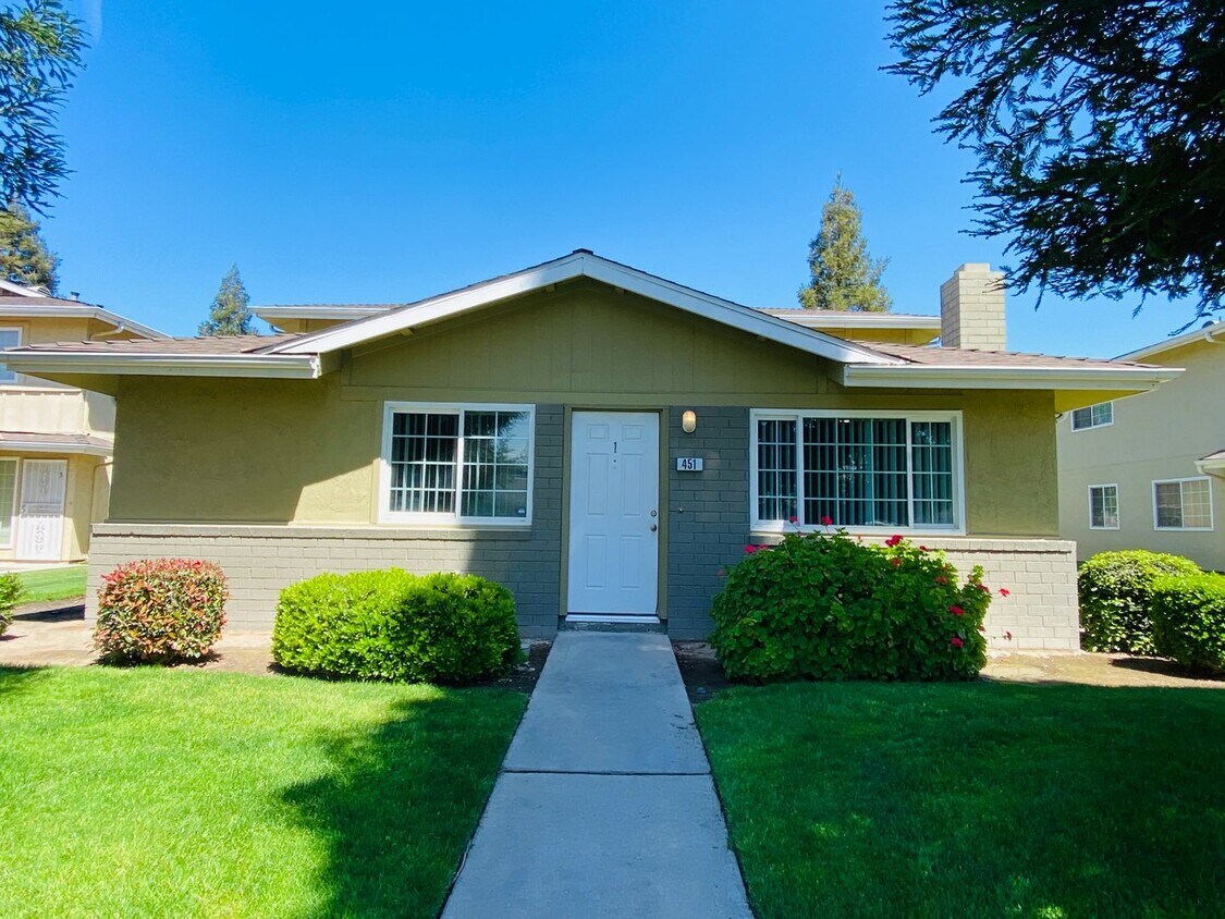 451 W Santa Ana Ave, Clovis, CA 93612 House Rental in Clovis, CA