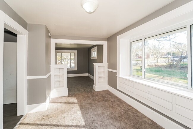 Building Photo - 788 Saxon Ave