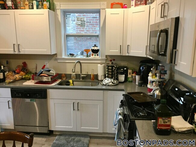 Building Photo - 174 St Alphonsus St