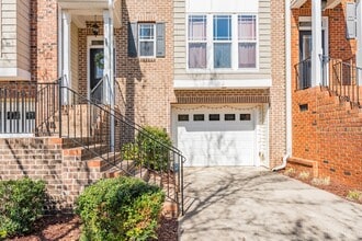 Building Photo - 104 Rose Walk Ln