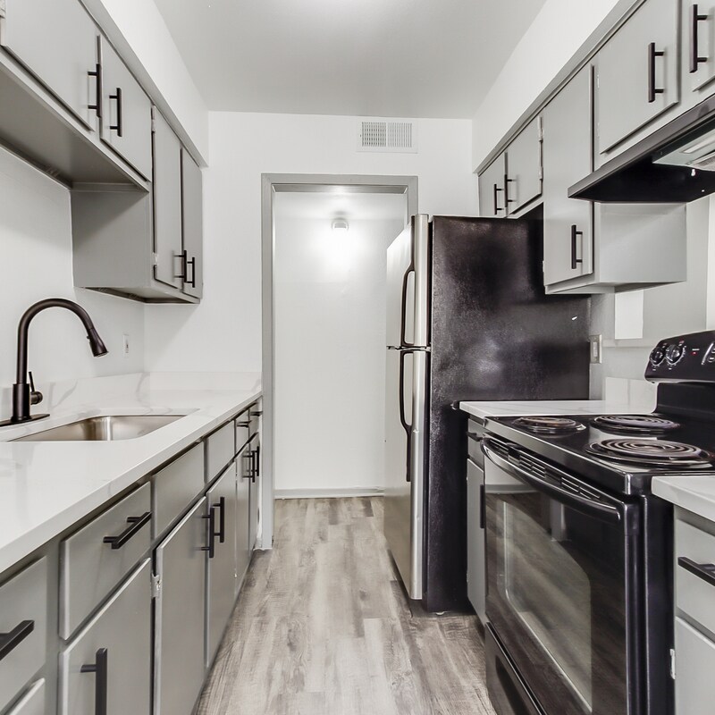 Foto principal - 912 Isbell Rd