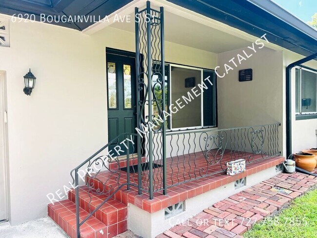 Foto del edificio - 6920 Bougainvilla Ave S