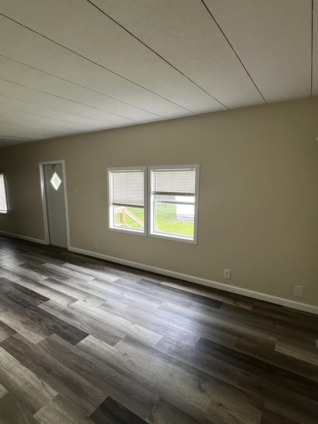 Building Photo - 805 Annie Pearle Ln