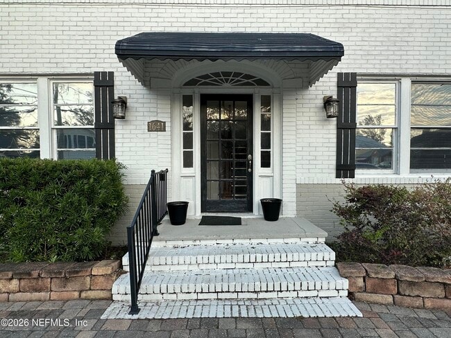 Building Photo - 1641 Larue Ave