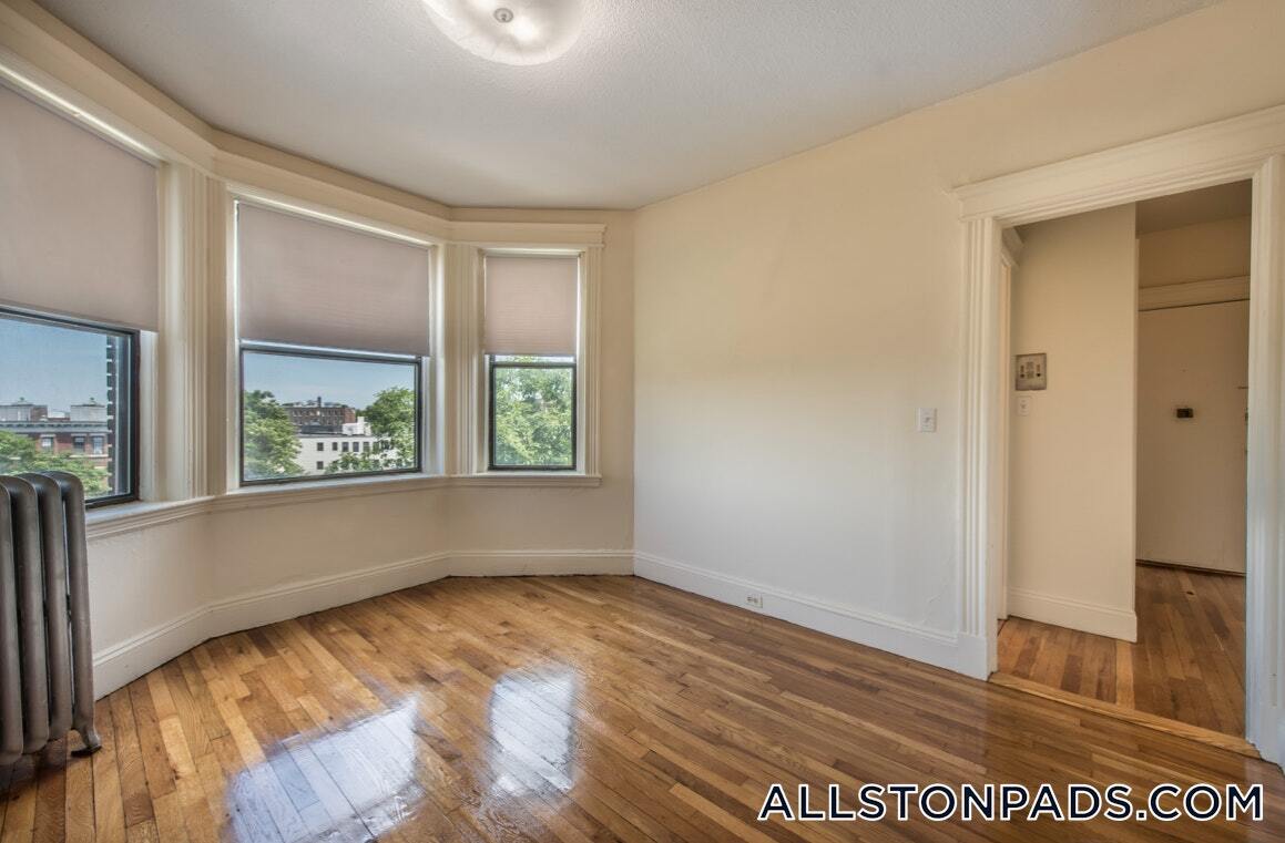 Foto principal - 1160 Commonwealth Ave