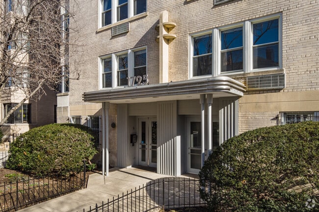 Building Photo - Hampshire Plaza