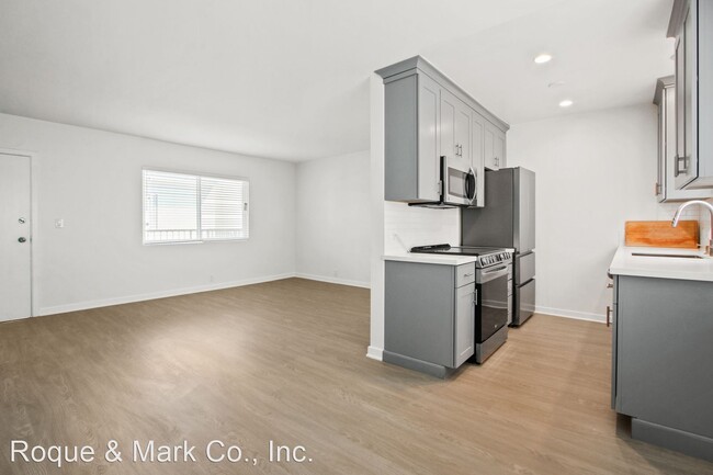 Building Photo - 1 br, 1 bath Apartment - 117 Strand Street...