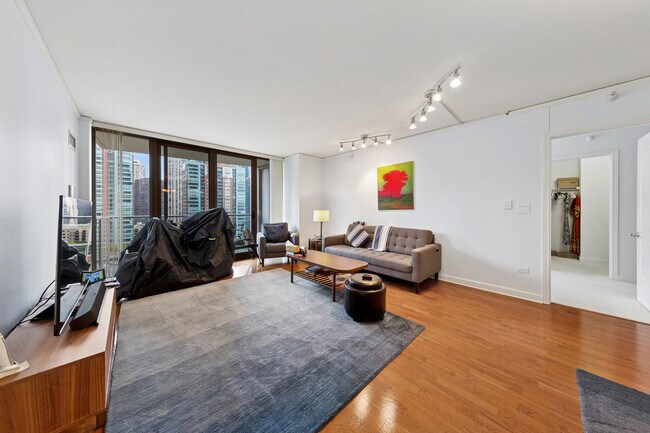 Foto del edificio - 420 E Waterside Dr