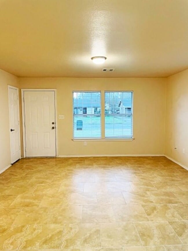 Building Photo - 2235 Toledo St