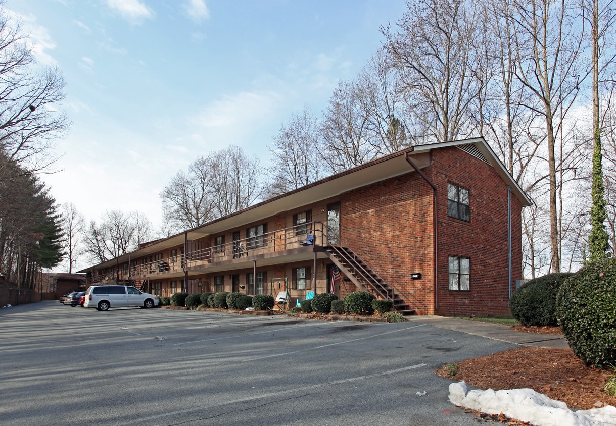 Tanyard Court Villas Apartments in Kernersville, NC